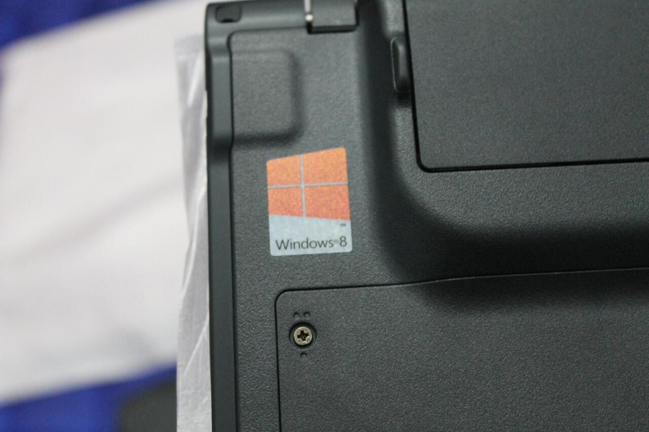 SONY VAIO SVE11135CVB 11"/AMD E2-2000/2GB/320GB/RADEON HD7340/WIN8 beli gak jd pakai