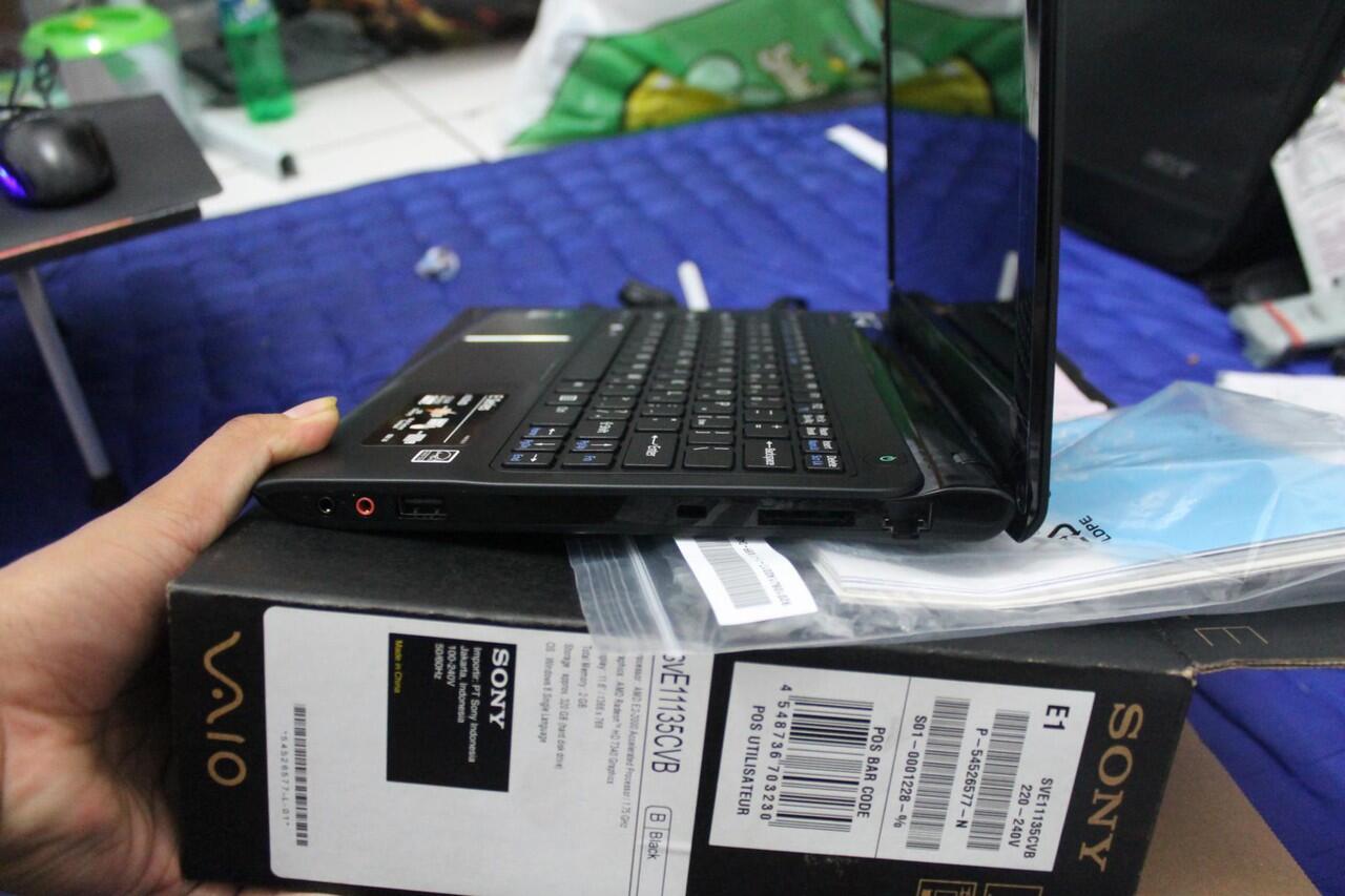 SONY VAIO SVE11135CVB 11"/AMD E2-2000/2GB/320GB/RADEON HD7340/WIN8 beli gak jd pakai
