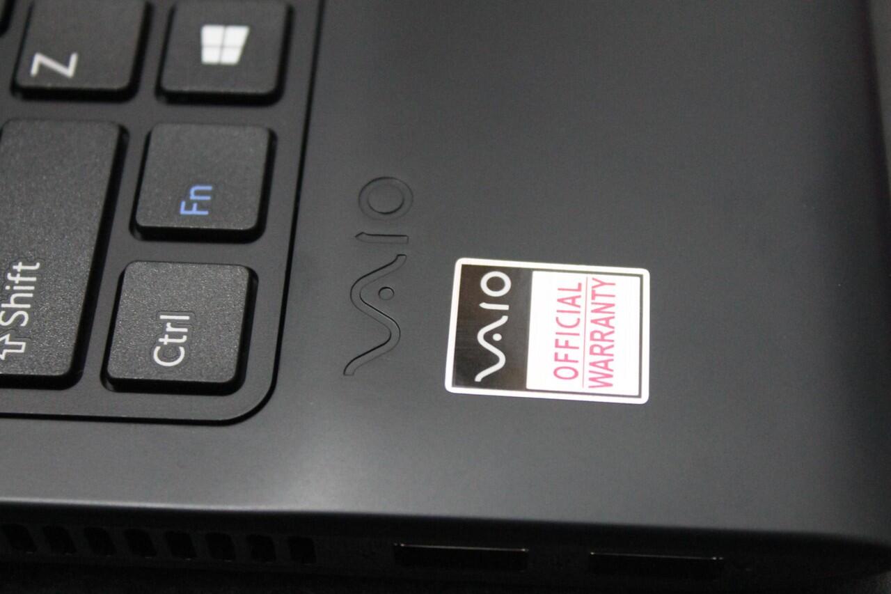 SONY VAIO SVE11135CVB 11"/AMD E2-2000/2GB/320GB/RADEON HD7340/WIN8 beli gak jd pakai