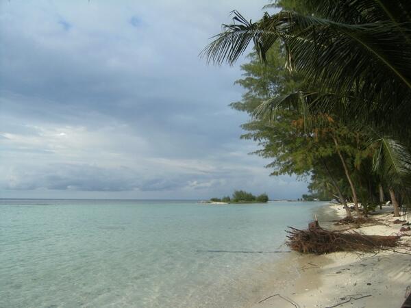 Indahnya &quot;Between Heaven and Earth&quot; Private Island di Karimunjawa