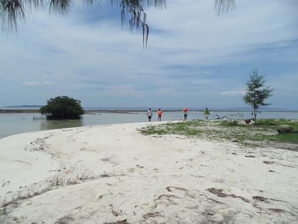 Indahnya &quot;Between Heaven and Earth&quot; Private Island di Karimunjawa