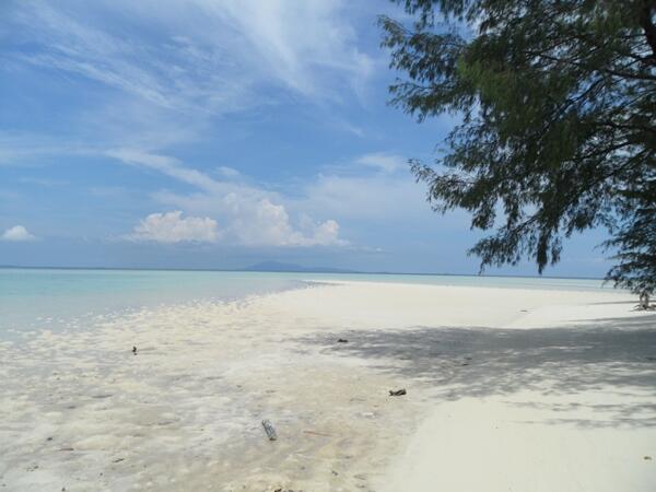 Indahnya &quot;Between Heaven and Earth&quot; Private Island di Karimunjawa