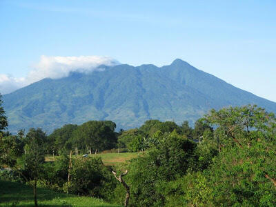 5 Gunung Cantikdi Indonesia yang angker bagi para pendaki