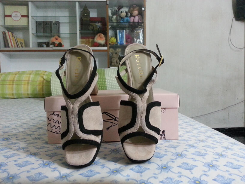 Cari Sepatu High Heels merk ROTELLI asli, warna pink 