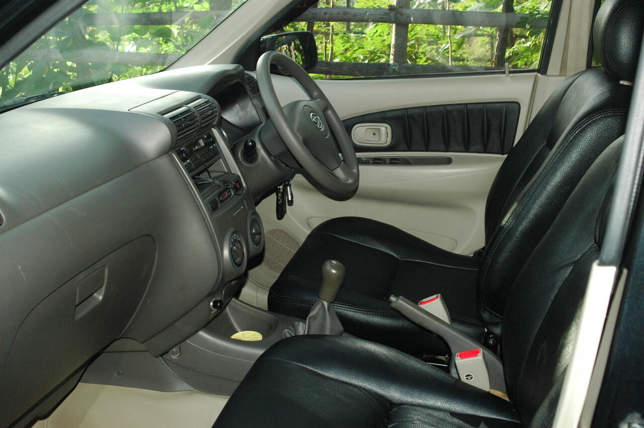 Cari Daihatsu Xenia Li Deluxe Plus VVTi Bonus Variasi Hitam 2009