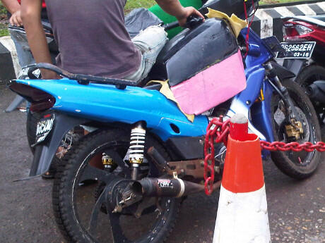 Nih barisan motor penyedot bbm (30 Liter Premium per motor)