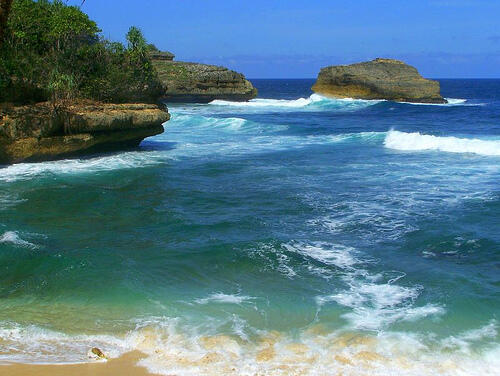 Pantai Indah di Indonesia 