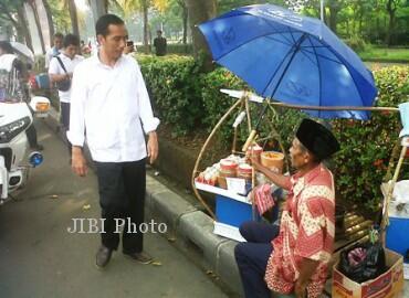 Kirain Ada Kecelakaan, Ternyata Jokowi Beli Kerak Telor