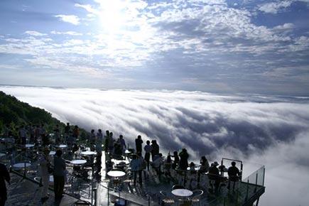 Rasakan Pengalaman Makan dengan Pemandangan di Atas Awan