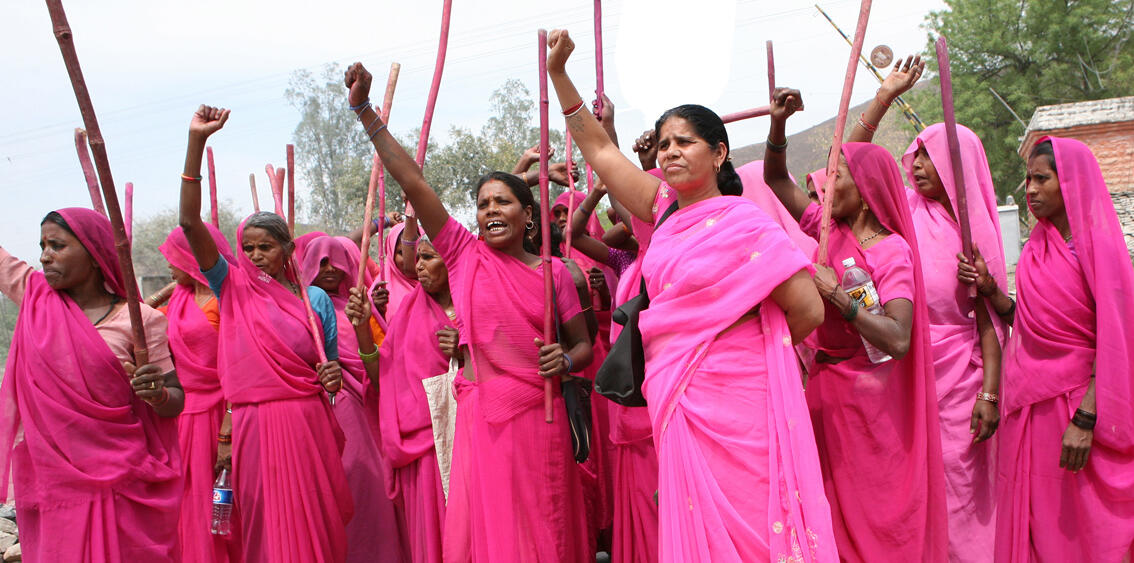 &quot;GENG PEREMPUAN&quot; Pembela Kaum Tertindas Di India.