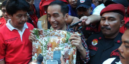 Jokowi beli kaos palsu keren di Bandung