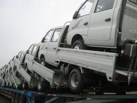 Aksi Nekat Sopir Truk Angkut 9 Pickup