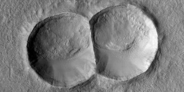 Misteri Kawah Kembar Di Mars