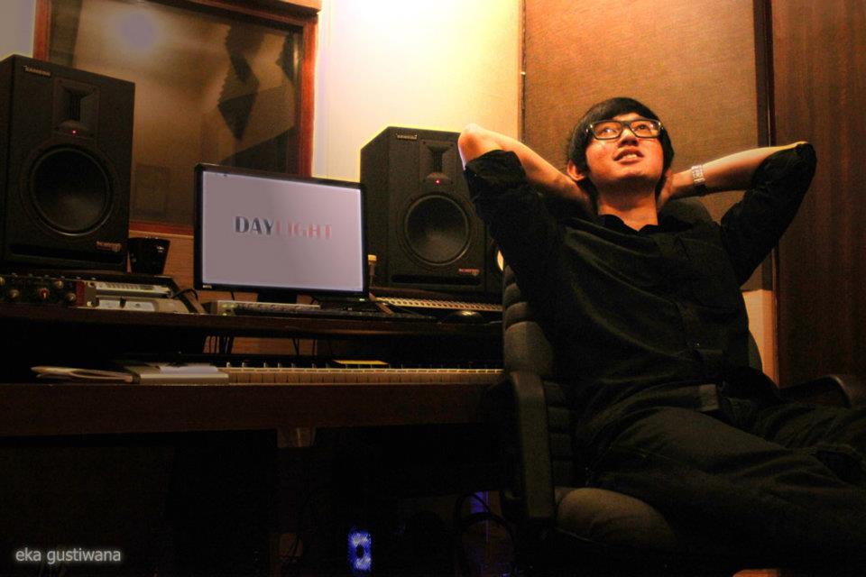 Eka Gustiwana Putra. di Balik Heboh Video Speech Composing Para Artis