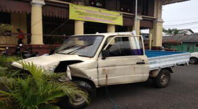 &#91;CEROBOH&#93; SISWA SMP MENGENDARAI MOBIL DAN TABRAK 3 MOBIL