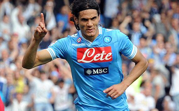 {HOTNews} Napoli Tolak Tawaran Chelsea Untuk Edinson Cavani