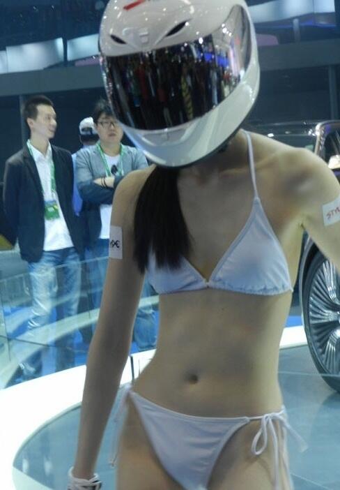 CONTOH MEMAKAI HELM YG BENAR GAN.....