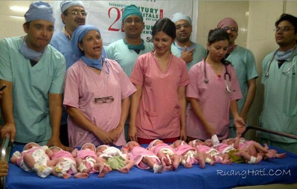 Ibu ini Lahirkan 11 Anak Kembar 