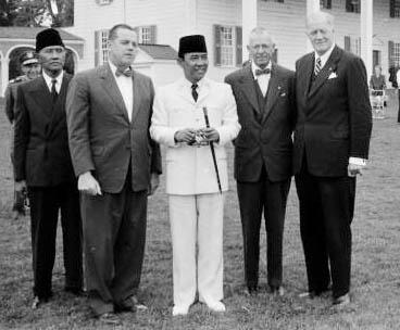 Benarkah tongkat komando Ir.soekarno mengandung kekuatan cekidot...