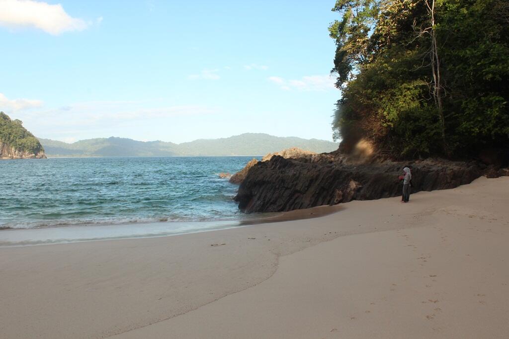 Teluk Hijau dan Keindahannya