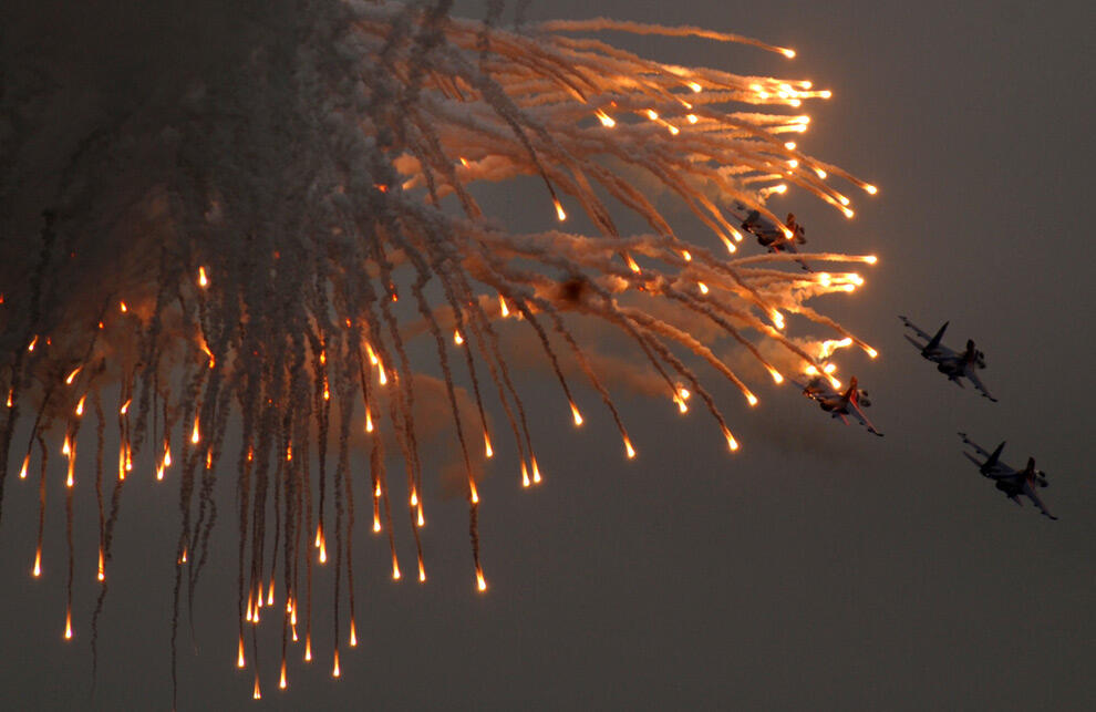 AMAZING PIC melukis malaikat di langit