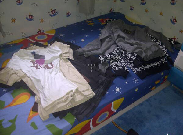 T-SHIRT 'N SWEATER EX DISTRO MURAH LAGI CUCI GUDANG GAAAANNNN...