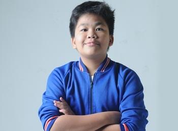 Ternyata salah satu personil coboy junior punya kembaran artis juga