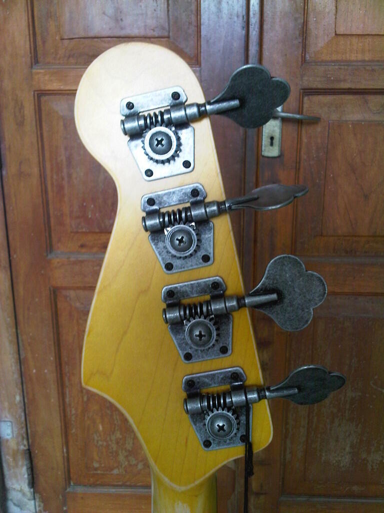 Bachuss Jazz Bass Custom Shop Relix Sunburst NOS