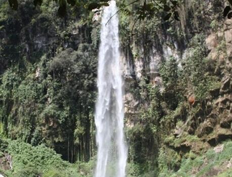 Turun Naik 1.250 Anak Tangga, Demi Air Terjun Keren di Solo