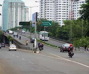 waspada para pengendara, jalan2 rawan ranjau paku di jakarta.