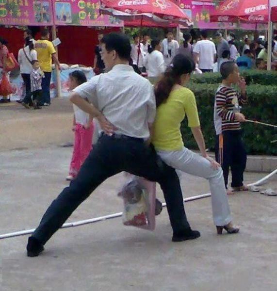 apa KOMENTAR kamu kalo liat COWOK kaya gini terhadap CEWEK ???