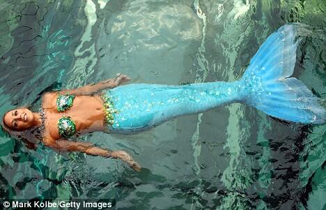 Putri Duyung biasa gan !! kalo PUTRA DUYUNG ????