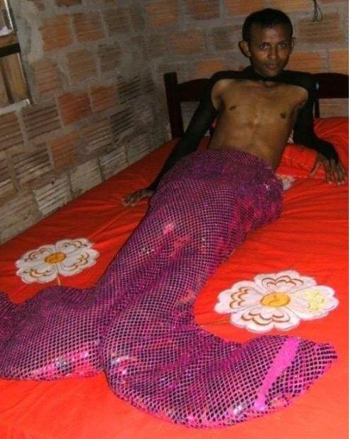 Putri Duyung biasa gan !! kalo PUTRA DUYUNG ????