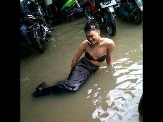 Putri Duyung biasa gan !! kalo PUTRA DUYUNG ????