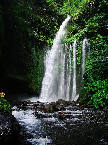 Khasiat Sembilan Air Terjun di Lombok