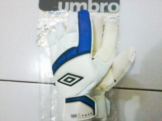 WTS Sarung tangan kiper ORIGINAL & BNIB 100% SUPER MURAH Cuma 99rb Umbro, Specs DLL