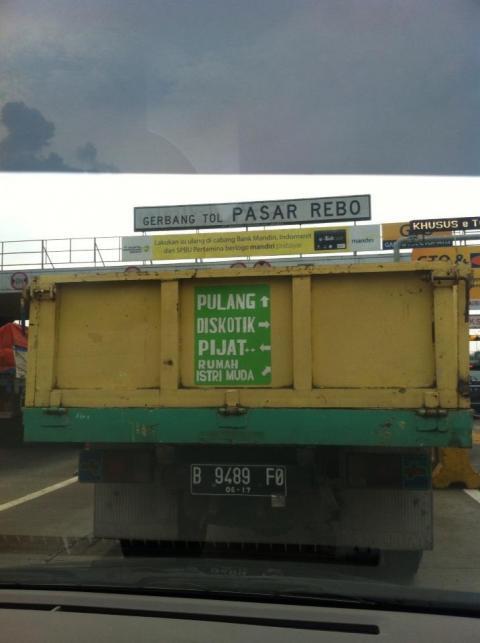 Foto Foto Lucu. Hanya di INDONESIA.
