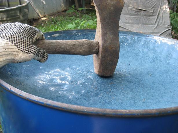 alat musik hang drum bentuk mirip UFO dan memiliki suara yang unik