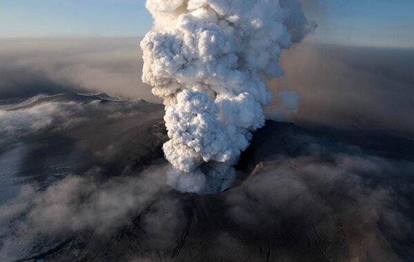 20 Foto Letusan Gunung Berapi Terdahsyat 