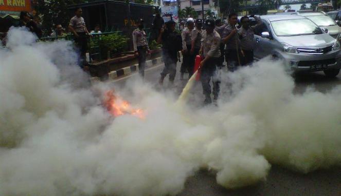 (Berita BBM) Liput Unjuk rasa, Wartawan TRANSTV tertembak