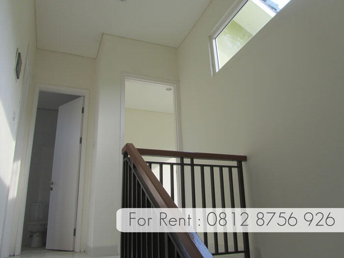 Disewakan / Dikontrakkan Rumah Modern Minimalis (Semi Furnish) Modernland Tangerang