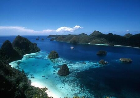 Keindahan Laut di Kepulauan Raja Ampat