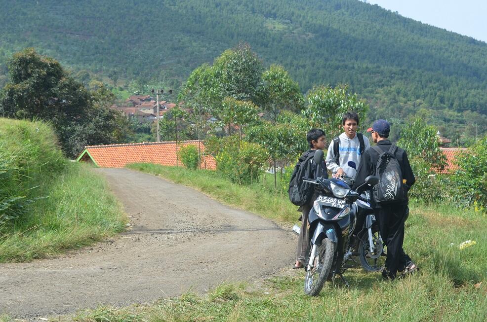 BUKIT TUNGGUL, wisata gunung yang masih asri di dekat Bandung