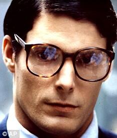 Bodohnya warga kota di film super hero ( aneh banget )