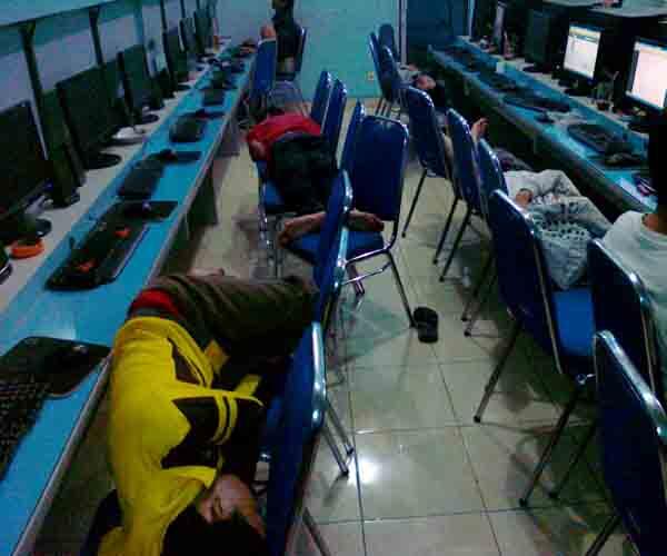 TIPS AGAR TUBUH TIDAK CEPAT LELAH SAAT BERMAIN GAME PC (GAMER MASUK)