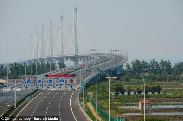 Ini dia . . Jembatan Kabel Terpanjang Didunia akhirnya selesai dibangun