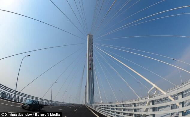 Ini dia . . Jembatan Kabel Terpanjang Didunia akhirnya selesai dibangun