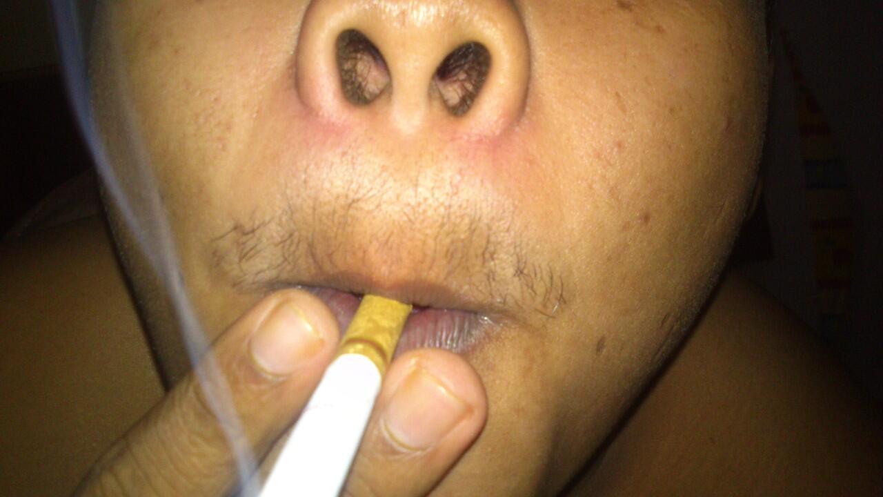 cara merokok yang baik dan benar &gt; yang perokok masup 