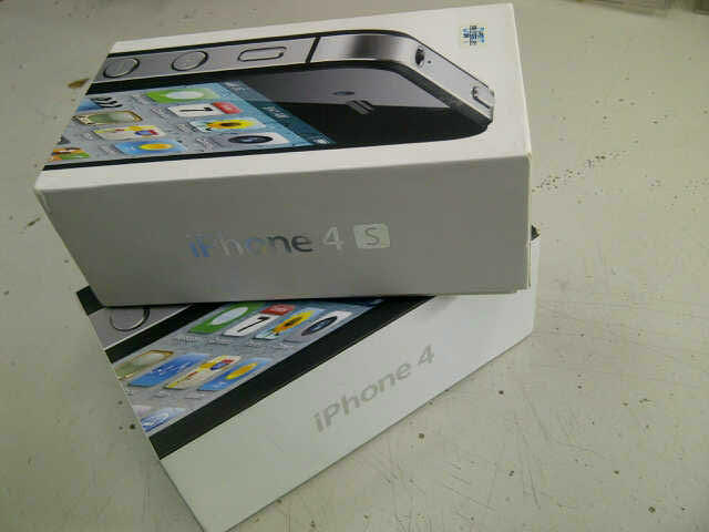 WTS iPhone 4/4S 16GB & 32GB / BLACK & WHITE MULUS FULLSET => BANDUNG