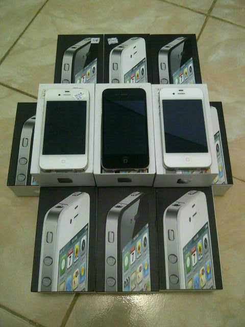 WTS iPhone 4/4S 16GB & 32GB / BLACK & WHITE MULUS FULLSET => BANDUNG